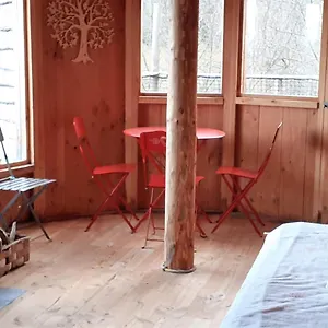 Maison d'hôtes Cabanes Et Yourtes De La Vallée De L'ance, Sauvessanges